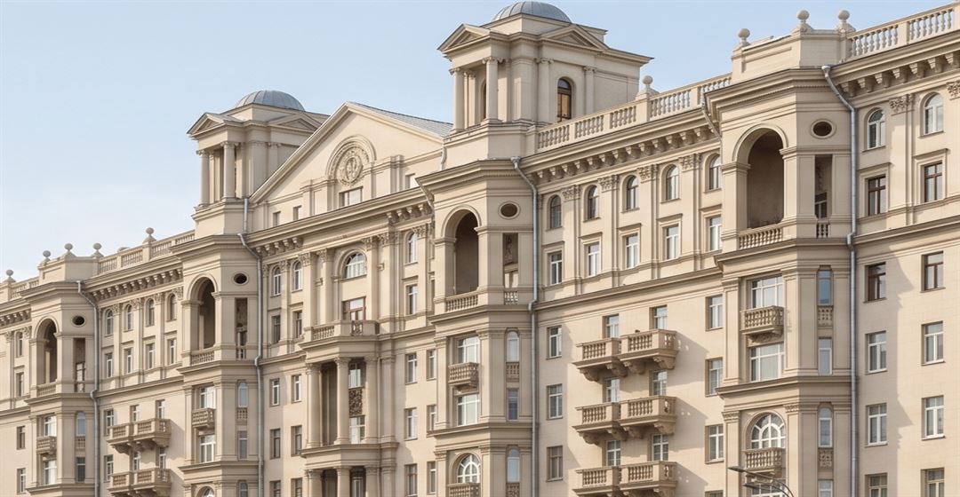 Сопровождение покупки квартиры в сталинке — фасад сталинского дома в ЦАО